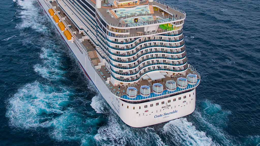 Costa Smeralda kuģis no putna lidojuma - moderns dizains Costa Cruises ceļojumā