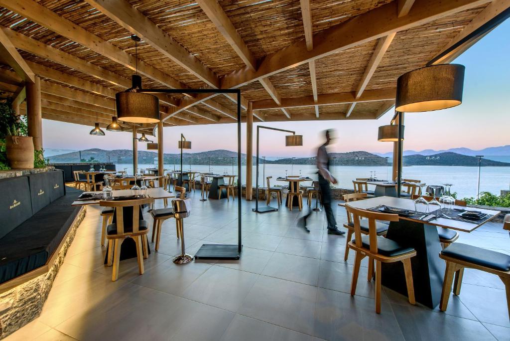 Restorāns ar skatu uz piekrasti, Royal Marmin Bay Boutique & Art Hotel