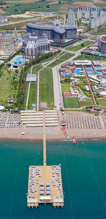 Aerial view of Royal Seginus hotel and its beach facilities.