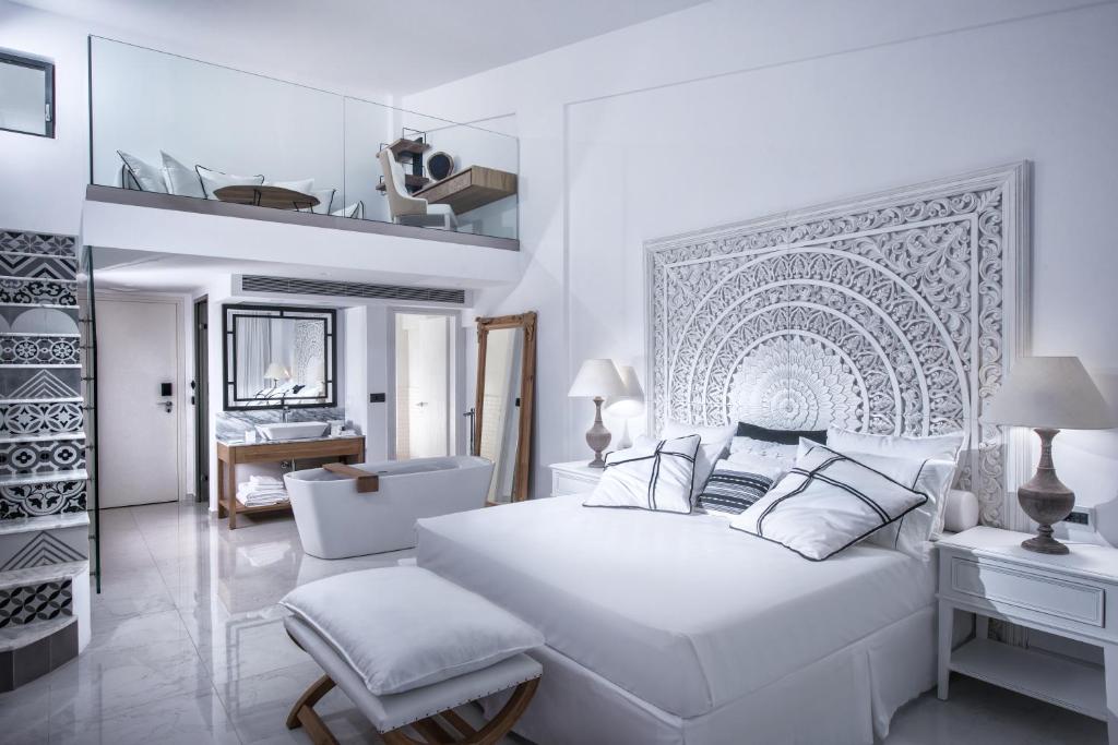 Moderns numurs ar diviem līmeņiem Abaton Island Resort & Spa