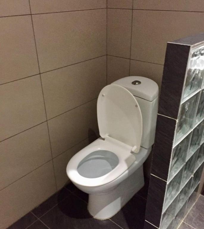 Tualetes pods viesnīcā Hotel Plumeria