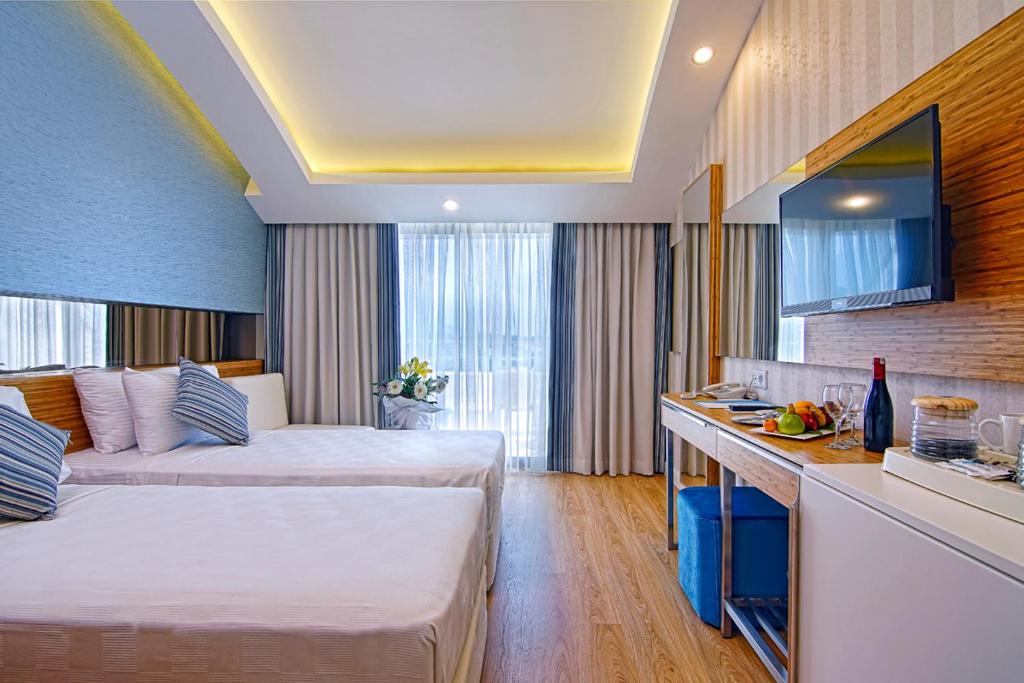 Numurs ar divām gultām un balkonu, Dosinia Luxury Resort