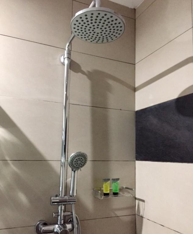 Duša numurā viesnīcā Hotel Plumeria.