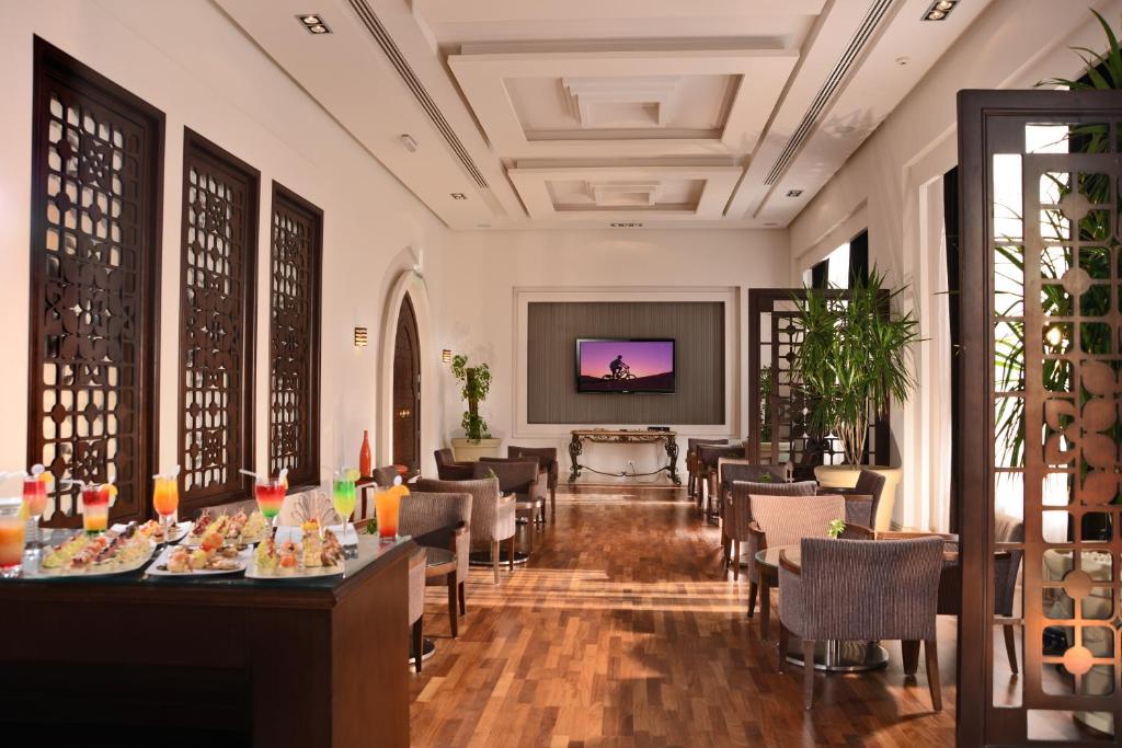 Eleganta atpūtas zona ar dzērieniem un uzkodām Charmillion Club Resort