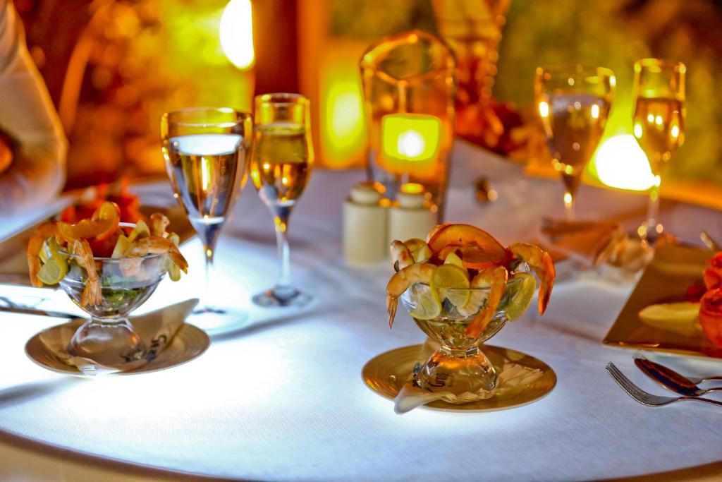 Eleganta jūras produktu uzkoda viesnīcā Charmillion Club Resort