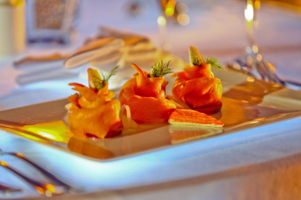 Izsmalcināti ēdieni Charmillion Club Resort restorānā