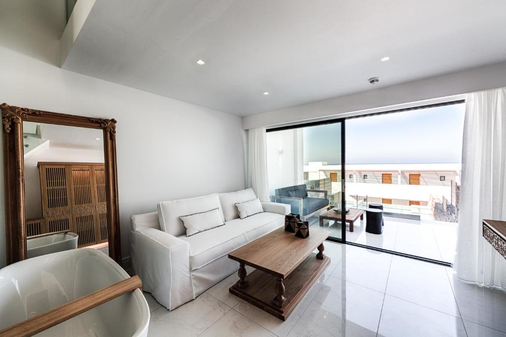 Mūsdienīgs numurs ar balkonu Abaton Island Resort & Spa