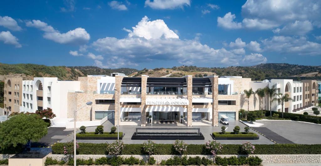 Princess Andriana Resort & Spa moderna arhitektūra piekrastē