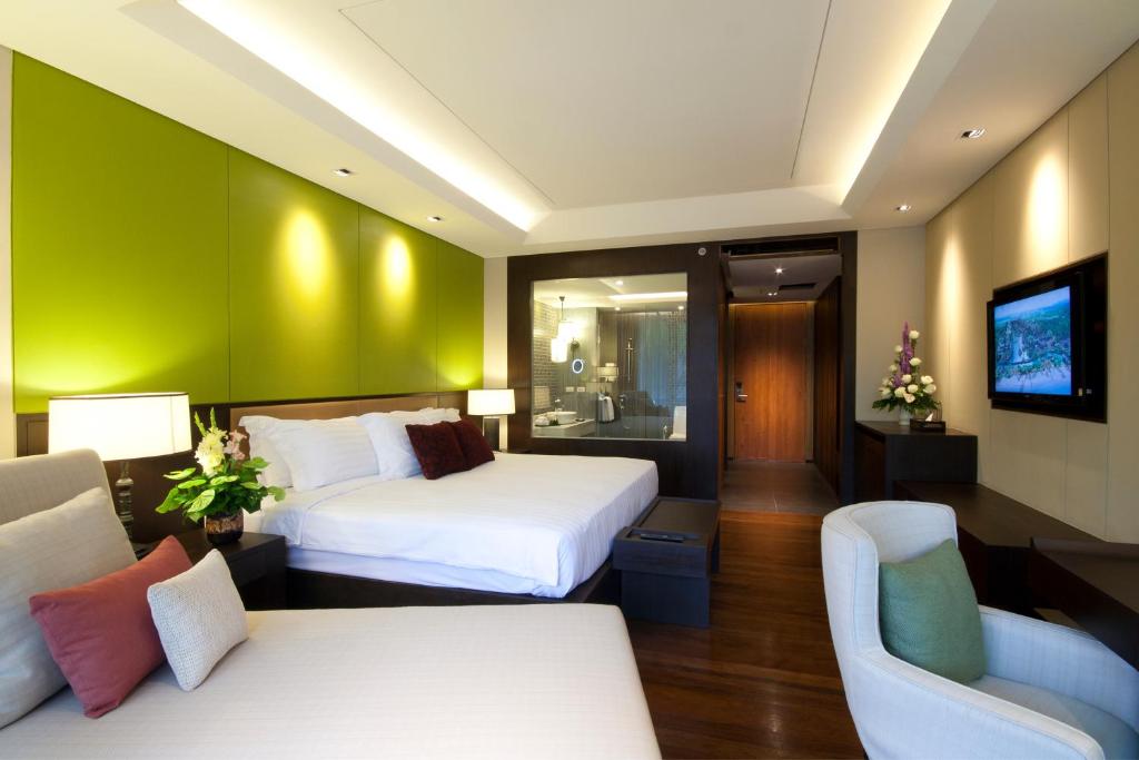 Modernais numurs ar zaļiem sienām viesnīcā Graceland Khaolak Resort & Spa