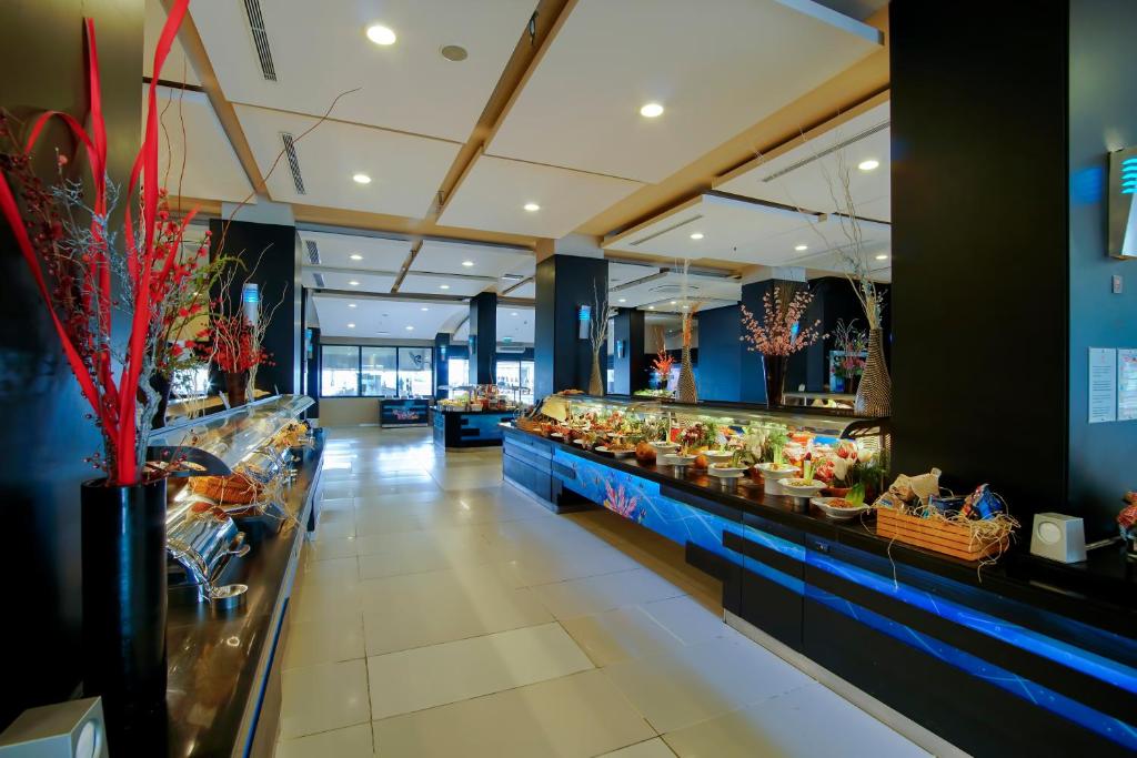 Buffet galda ar dažādiem ēdieniem Limak Atlantis De Luxe Hotel & Resort