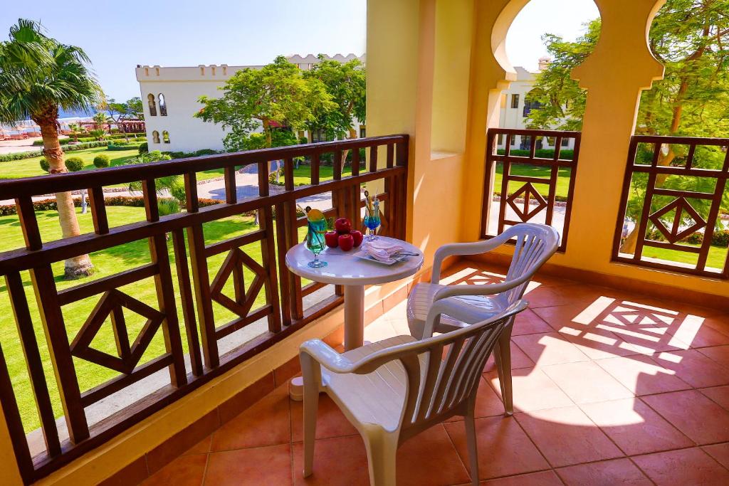 Balkons ar skatu uz dārzu Charmillion Club Resort