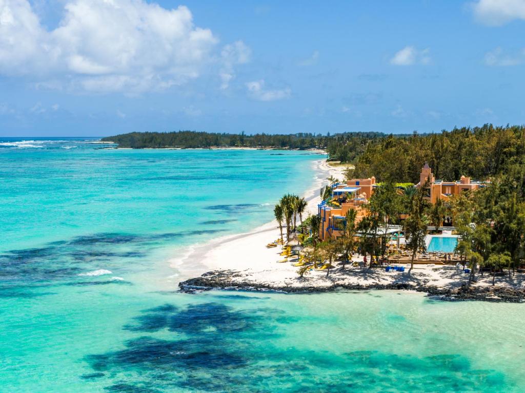 Viesnīca SALT of Palmar piekrastē ar skatu uz skaistu zilo ūdeni