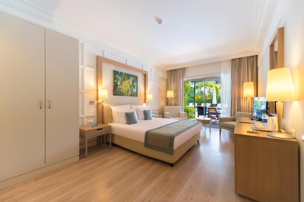 Moderns numurs ar balkonu piekrastē viesnīcā Turquoise Hotel