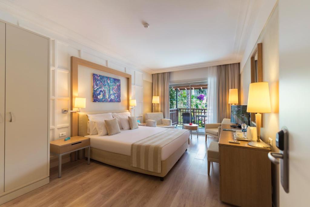 Mūsdienīgs numurs ar balkonu viesnīcā Turquoise Hotel