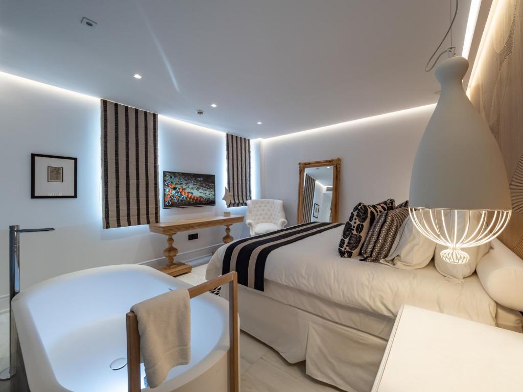 Mūsdienīgs numurs ar vannu un televizoru Abaton Island Resort & Spa