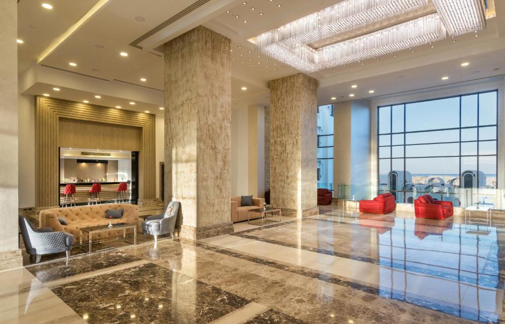 Gravity Hotel Sahl Hasheesh moderns un elegants vestibils ar skatu uz piekrasti