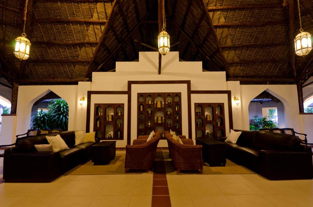 Sea Cliff Resort & Spa elegant lounge with cozy seating.