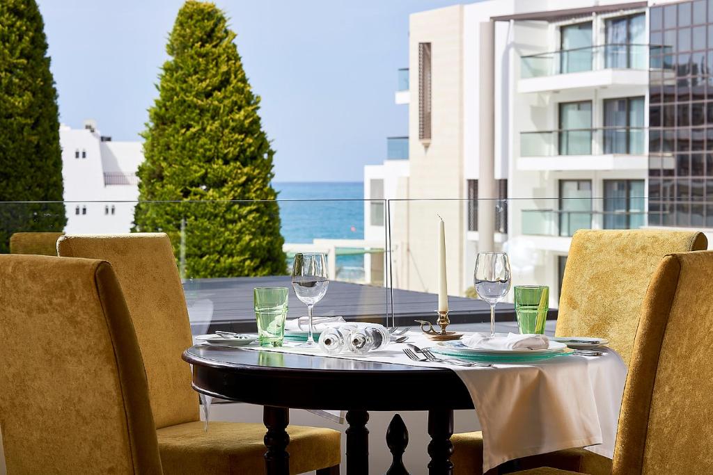 Romantisks galdiņš pie jūras Albatros Spa & Resort
