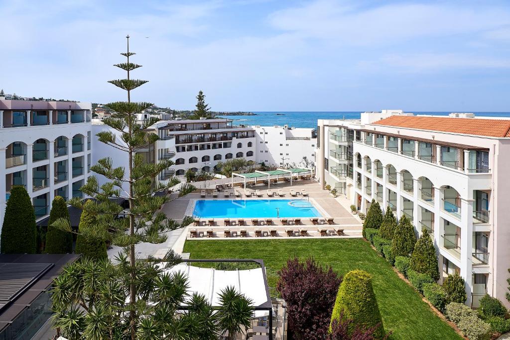 Albatros Spa & Resort viesnīca ar baseinu un piekrasti