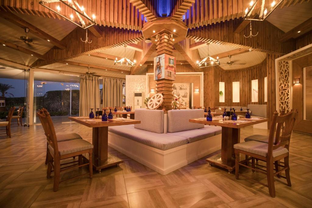 Eleganta restorāna iekārtojums Sunrise Grand Select Montemare Resort