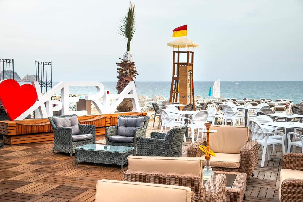 Atpūtas zona pie jūras ar ērtām mēbelēm Xperia Saray Beach