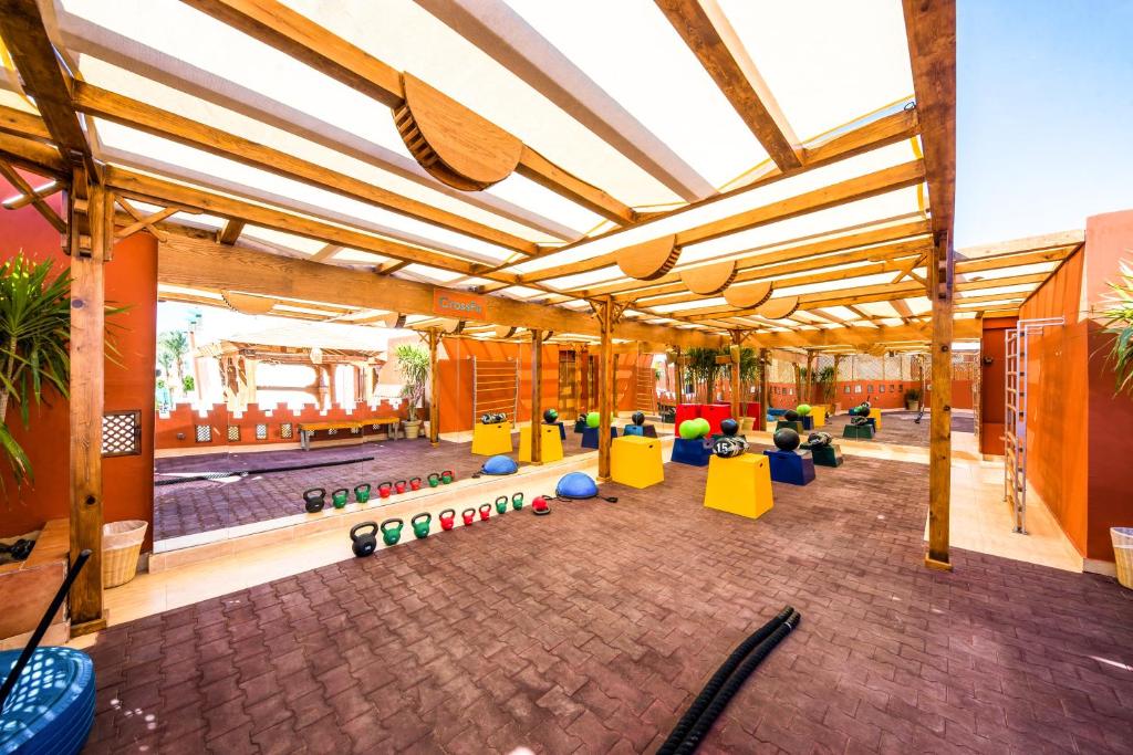 Sporta zona ar trenažieriem Sunrise Garden Beach Resort