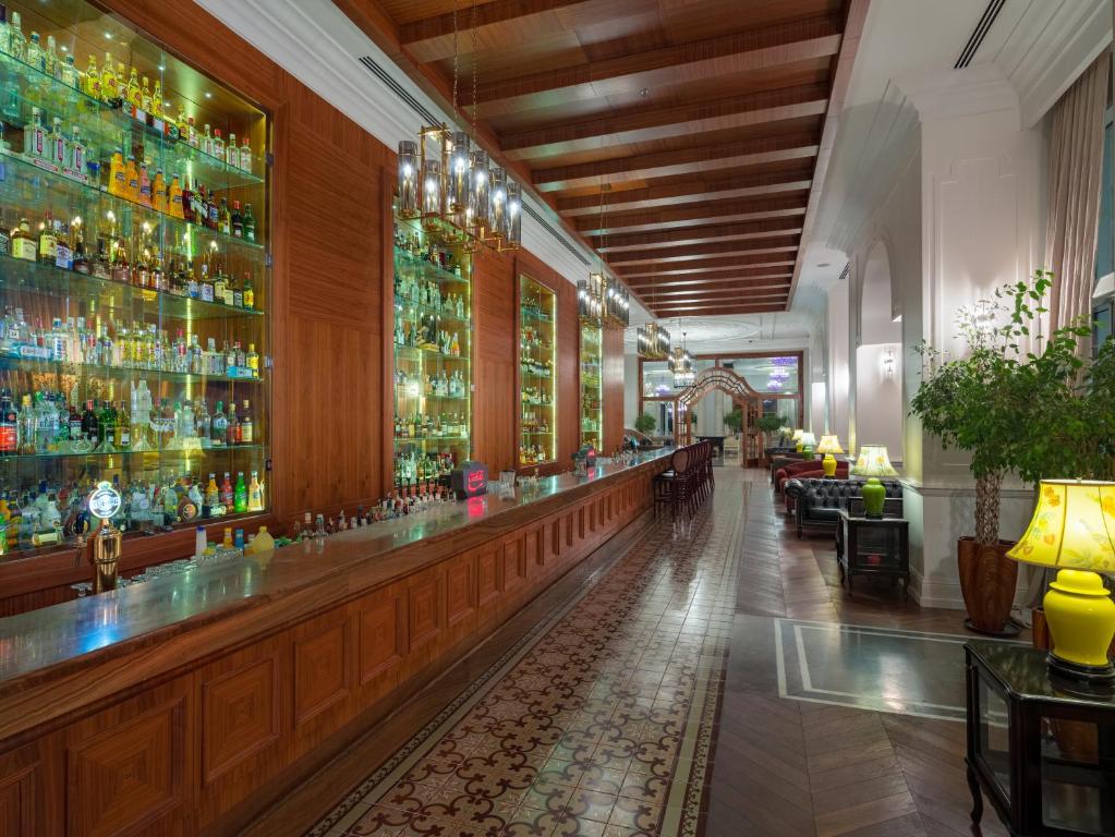 Labi aprīkots bārs Rubi Platinum SPA Resort & Suites ar plašu dzērienu izvēli.