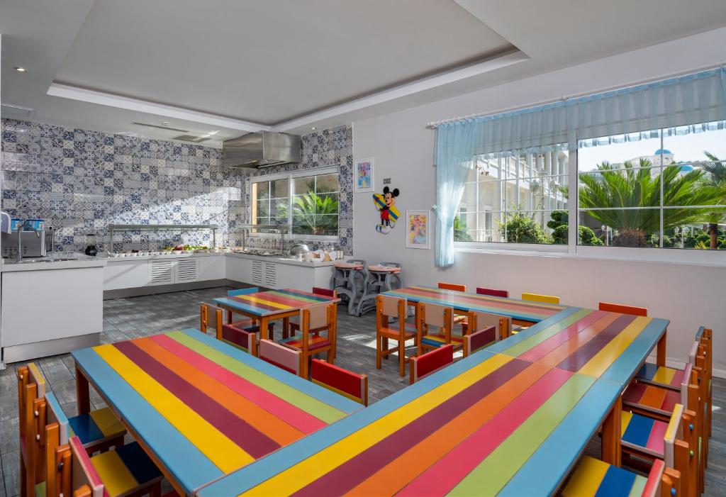 Krāsains bērnu ēdamistaba Rubi Platinum SPA Resort & Suites