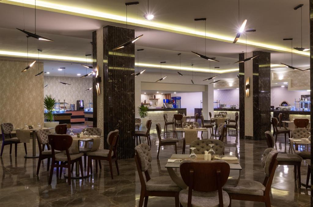 Elegantā restorāna iekārtojums Albatros Aqua Blu Resort
