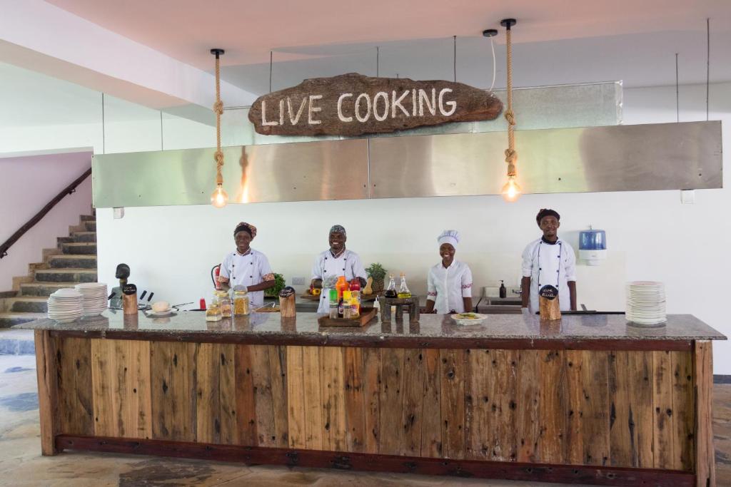 Reef & Beach Resort dzīvais gatavošanas šovs restorānā