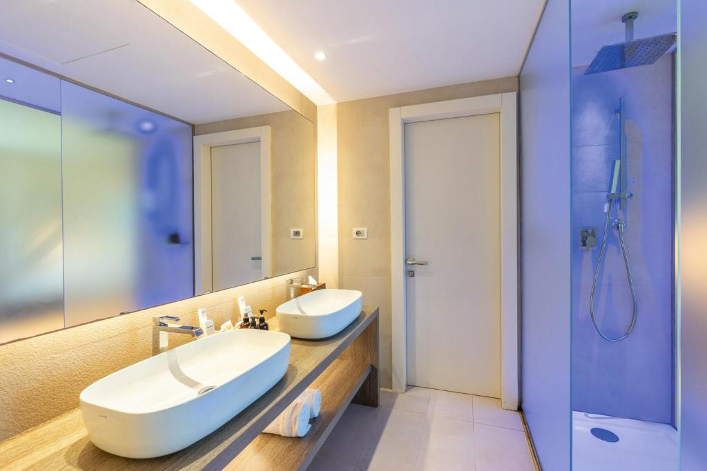 Elegants vannas numurs RIU Palace Zanzibar viesnīcā.