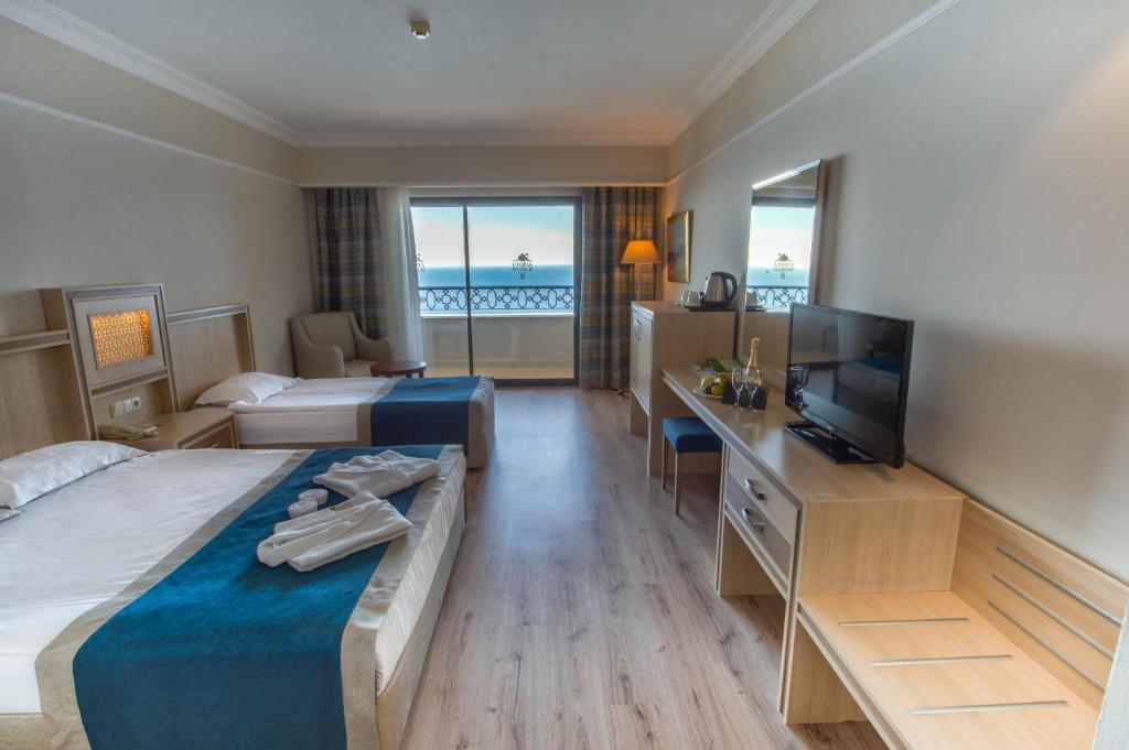 Utopia World Hotel numurs ar jūras skatu un modernu interjeru