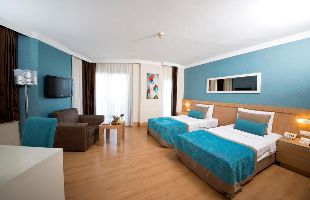 Divvietīgs numurs Limak Limra Hotel & Resort ar gaisīgu interjeru un mūsdienīgiem ērtībām.