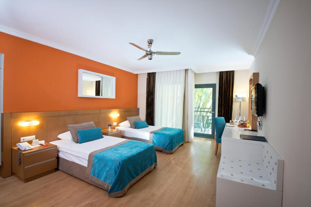 Numurs ar divām gultām un balkonu Limak Limra Hotel & Resort