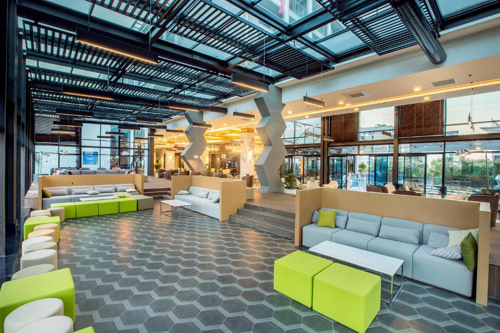 Moderna un plaša atpūtas zona Numa Bay Exclusive Hotel ar elegantu dizainu.