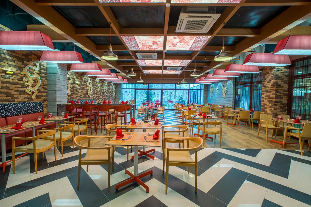 Restorāns Numa Bay Exclusive Hotel ar modernu dizainu un komfortablām vietām.