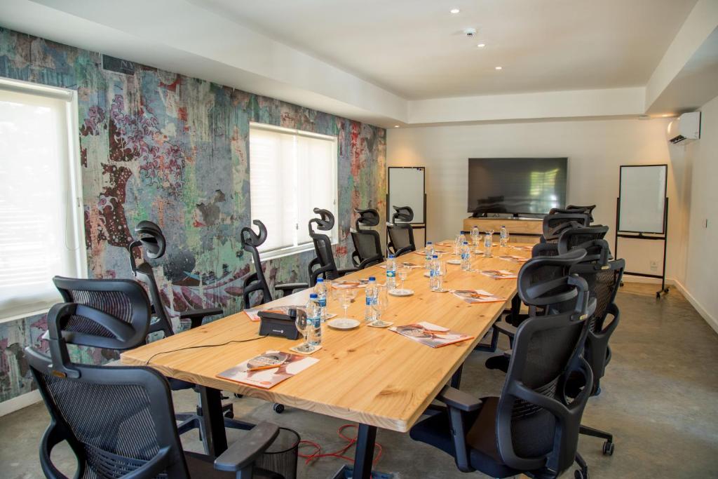 Konferenču telpa Veranda Tamarin Hotel & Spa ar modernu dizainu