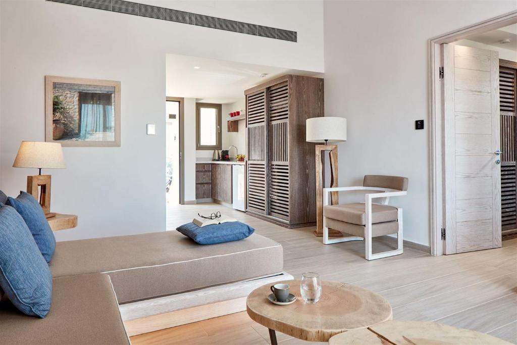 Mare Ayia Napa numurs ar modernu interjeru