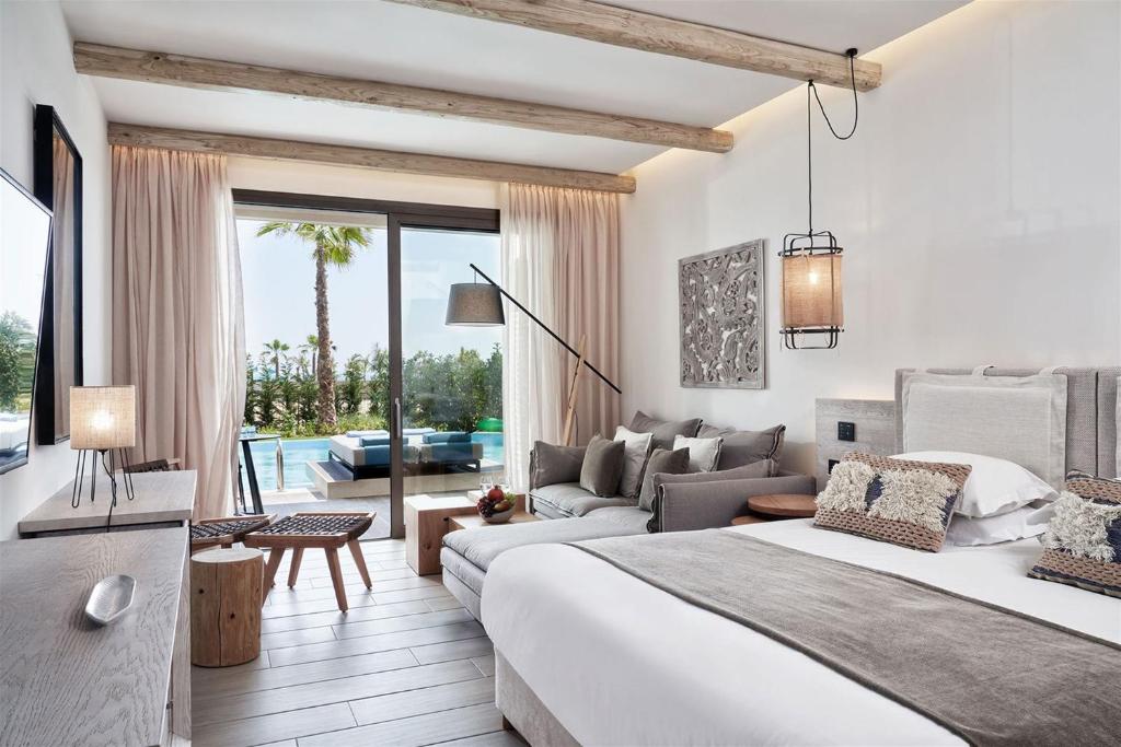 Mare Ayia Napa luksusa numurs ar skatu uz baseinu