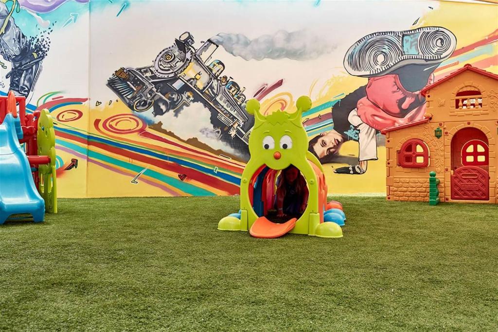 Bērnu rotaļu laukums viesnīcā Mare Ayia Napa