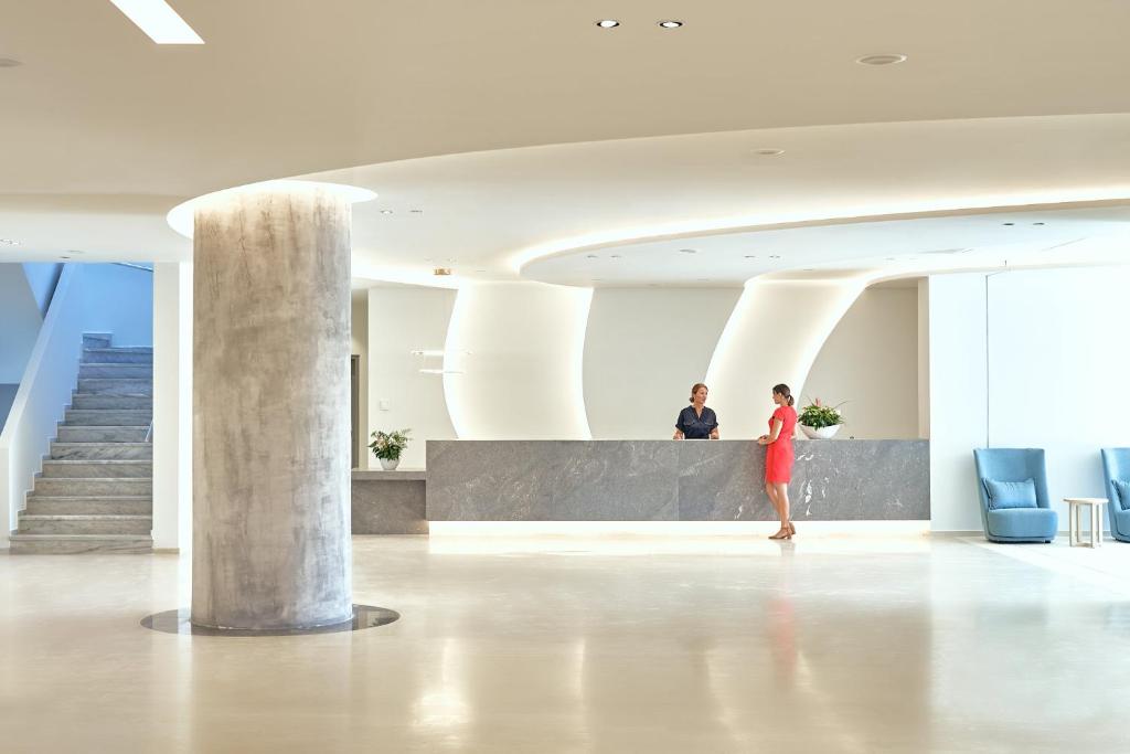 Skaista reģistratūra Princess Sun Hotel ar mūsdienīgu dizainu.