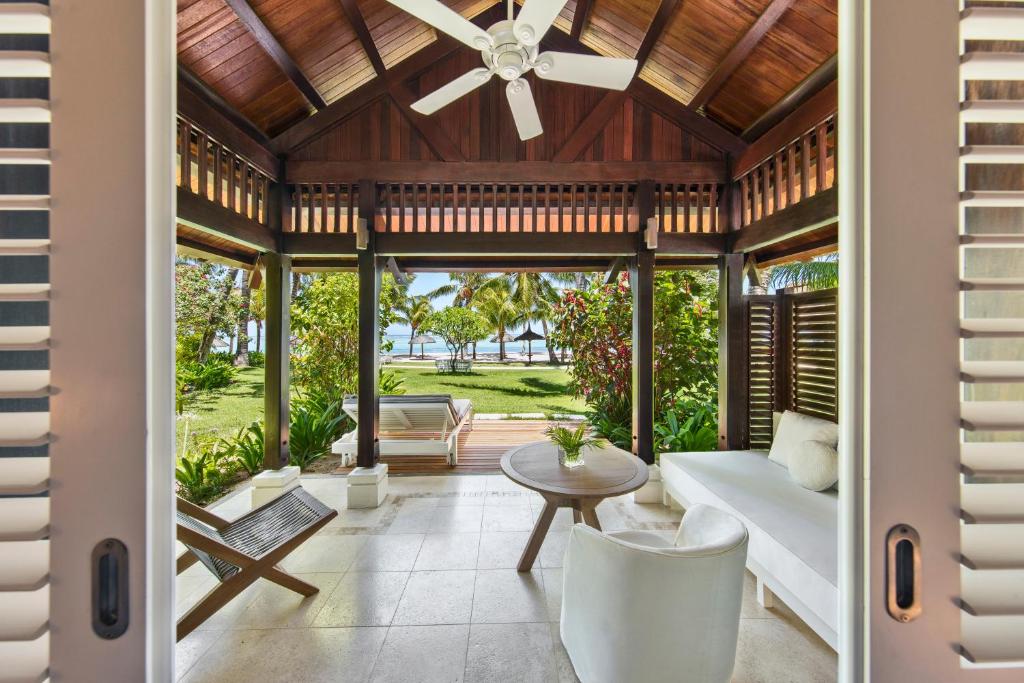 Dabiska terase ar skatu uz jūru viesnīcā LUX* Le Morne