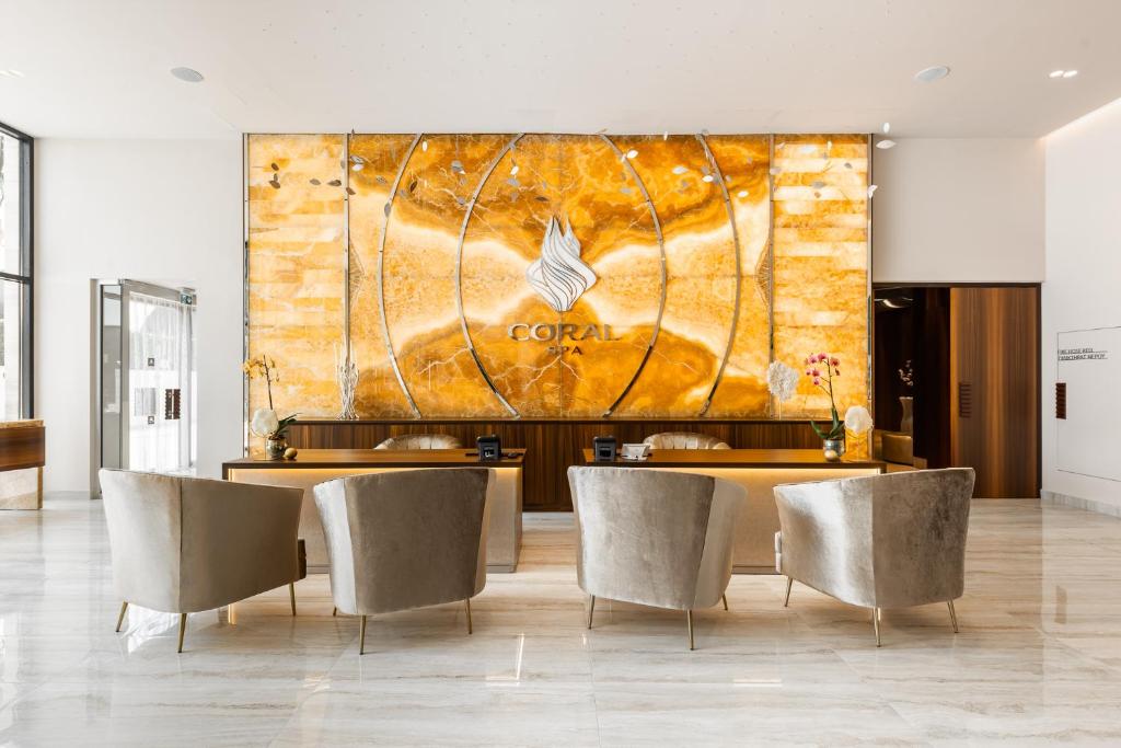 Adams Beach viesnīcas spa uzņemšana ar elegantu dizainu.