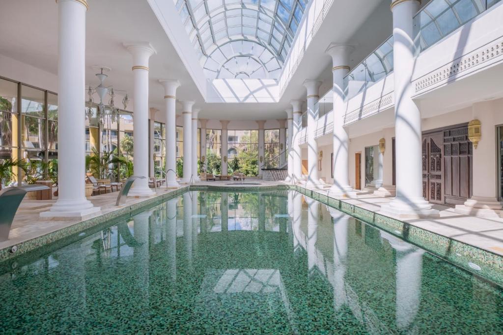 Iekštelpu peldbaseins viesnīcā JOIA Paraiso by Iberostar