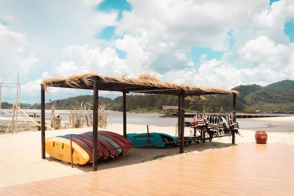 Piedāvājums ūdens sporta aktivitātēm pie The Aiyapura Koh Chang Resort