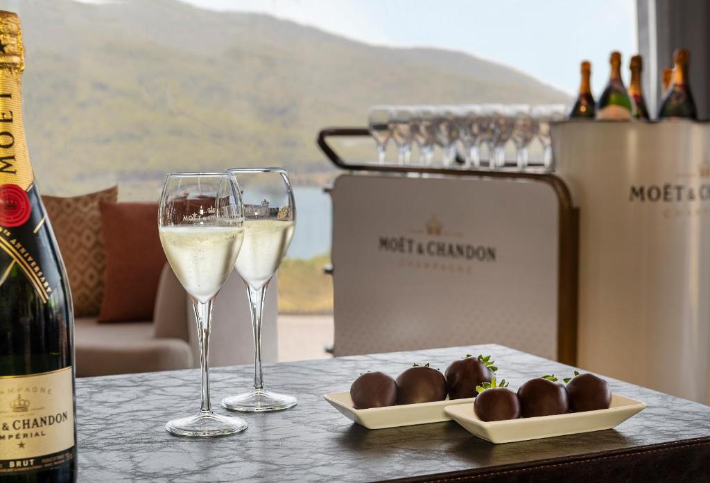 Šampanietis un šokolādes konfektes Lujo Hotel Bodrum