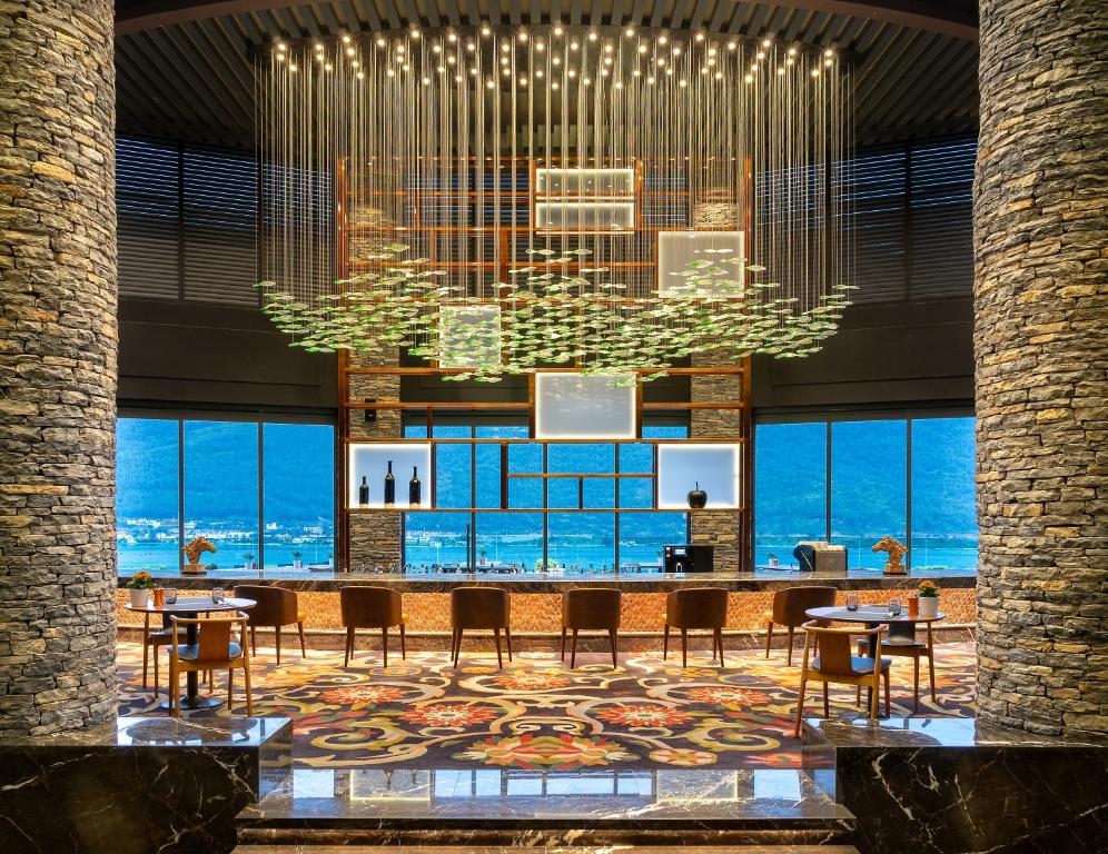 Moderns bārs ar ainavu pie Lujo Hotel Bodrum