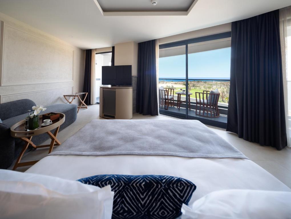 Mūsdienīgs numurs ar skatu uz jūru hotelī LIU Resorts