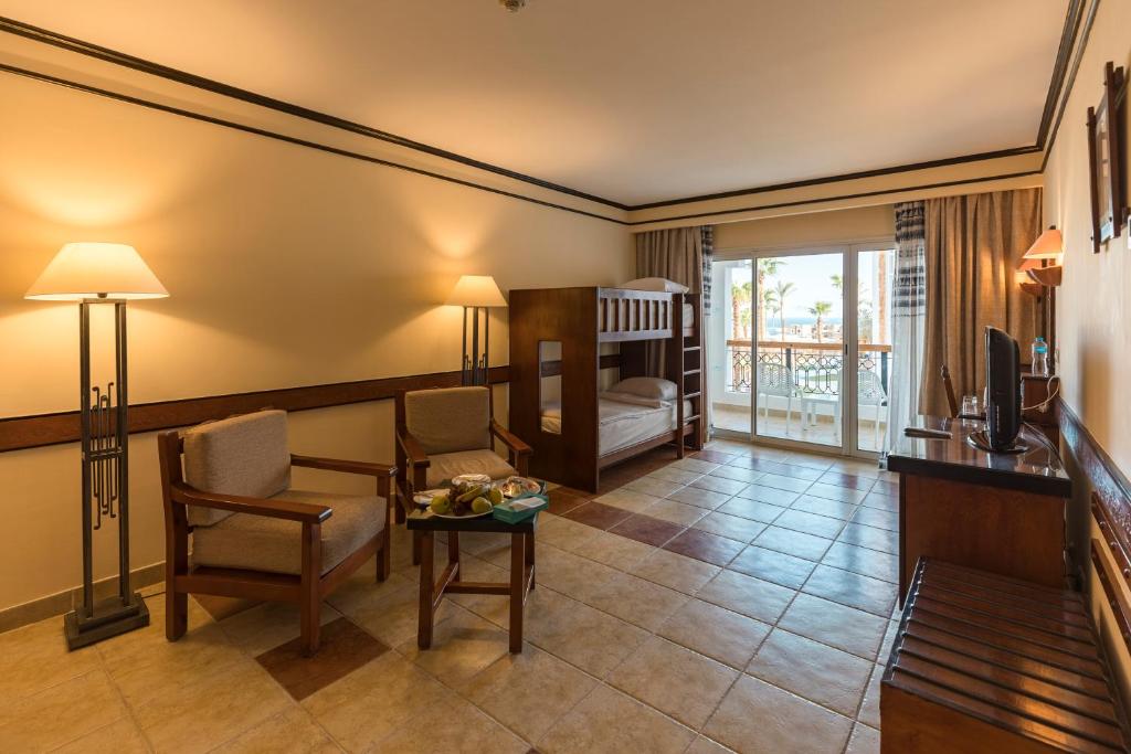 Numurs ar bērnu gultām un balkonu Sunrise Remal Resort