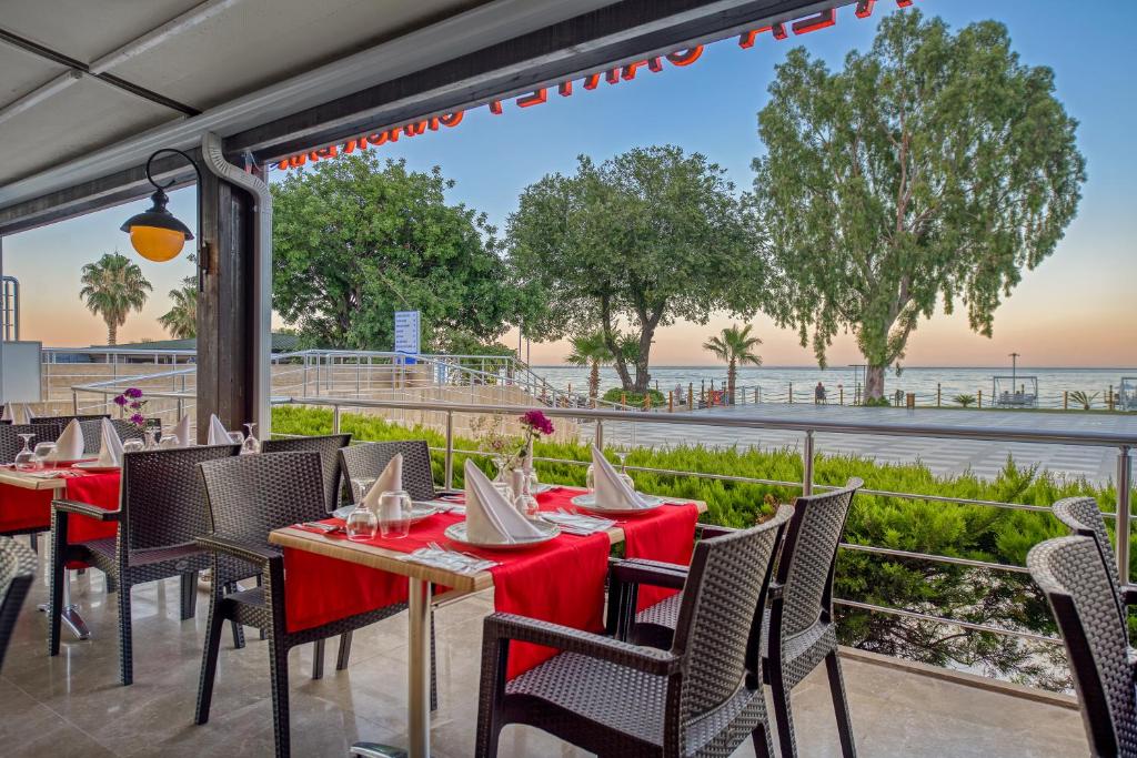 Restorāns ar skatu uz jūru Sealife Kemer Resort Hotel